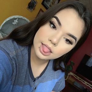 Meet your Posher, Santaya